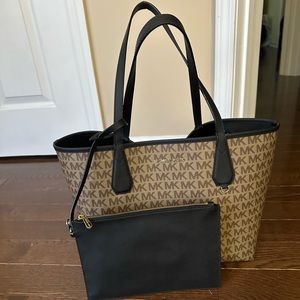 Reversible Michael Kors black and tan shoulder bag in great condition
